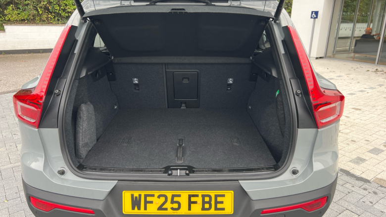 Volvo XC40 2.0 B3P Ultra Dark 5dr Auto Petrol Estate